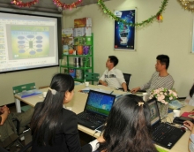 友情漆加強(qiáng)培訓(xùn)服務(wù)，提升加盟商經(jīng)營能力